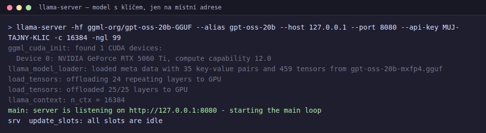 Okno terminálu s příkazem llama-server s parametry --host 127.0.0.1 a --api-key, výpis načtení modelu na grafiku a zelený řádek server is listening on http://127.0.0.1:8080