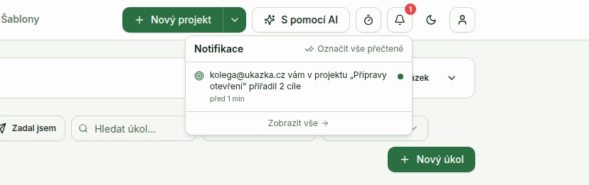 Rozbalený zvoneček v hlavičce se dvěma notifikacemi o nově přiřazených úkolech