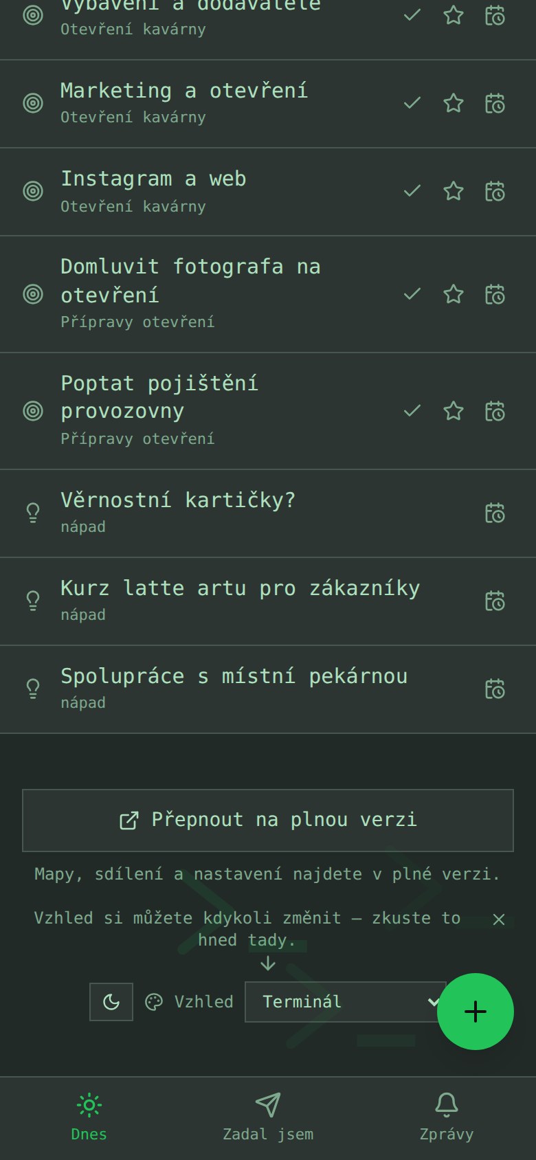 Zjednodušené zobrazení na telefonu ve skinu Terminál: v patičce rozbalený výběr Vzhled